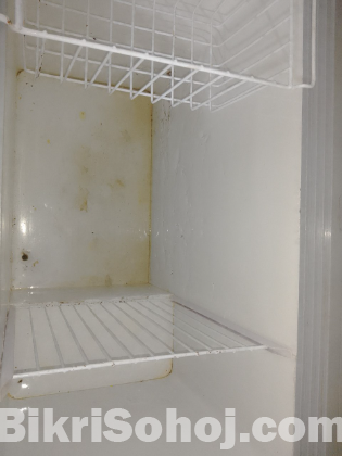 Walton Deep Freezer